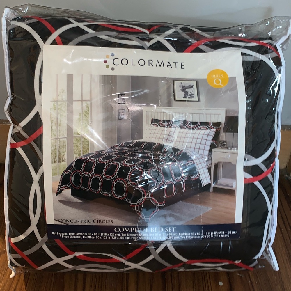 Queen Size multicolored Bedset